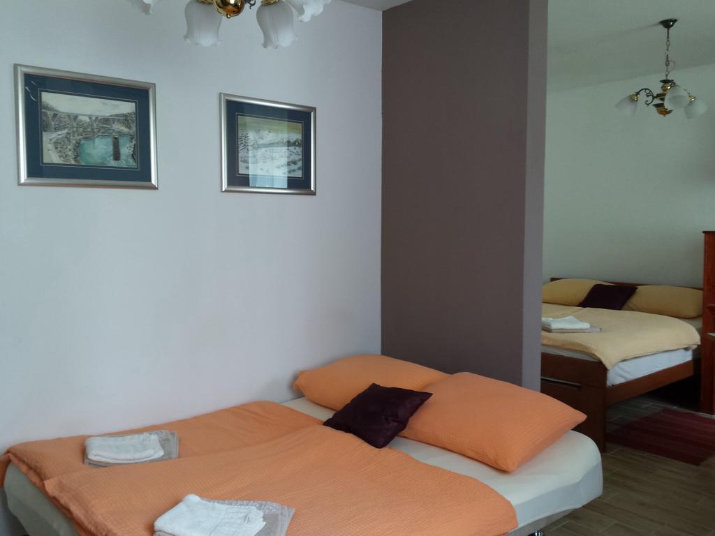 Guesthouse Vila سلوني الغرفة الصورة