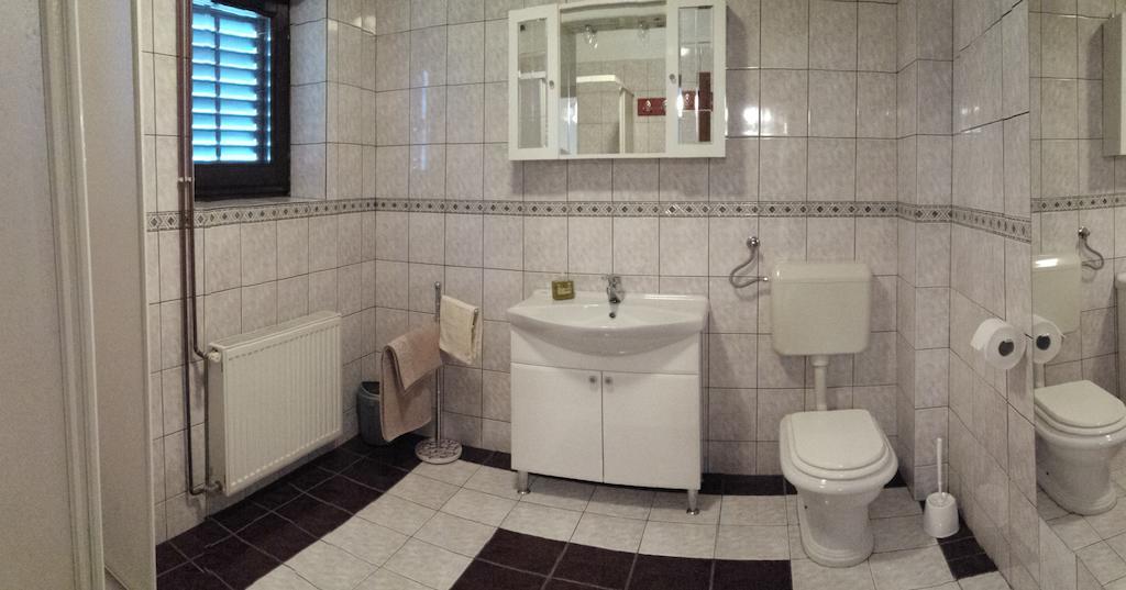 Guesthouse Vila سلوني الغرفة الصورة